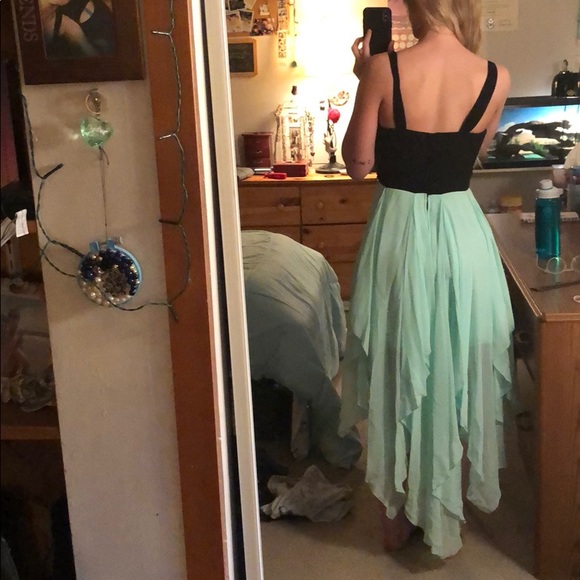 High-low flowy dress 👗 - Picture 3 of 8